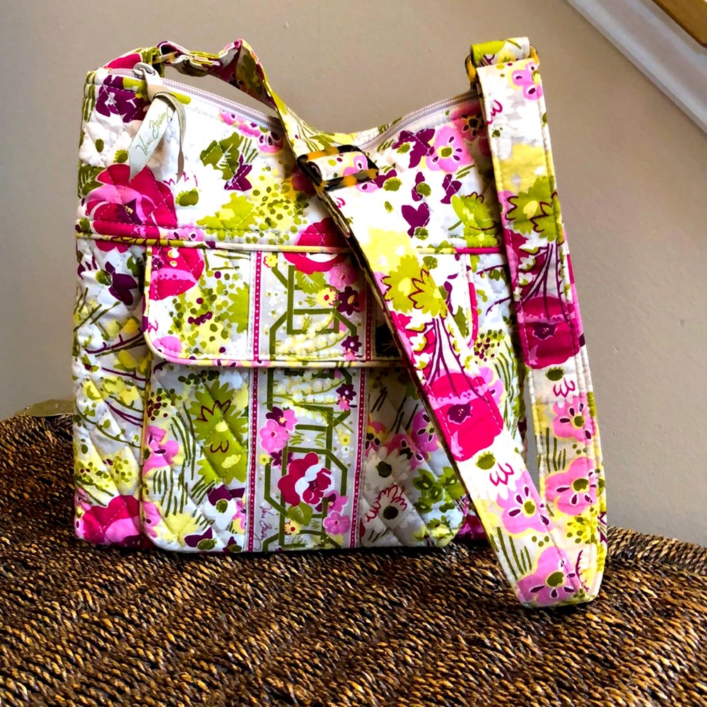 ⬇️🔥Vera Bradley “Make Me Blush” crossbody bag